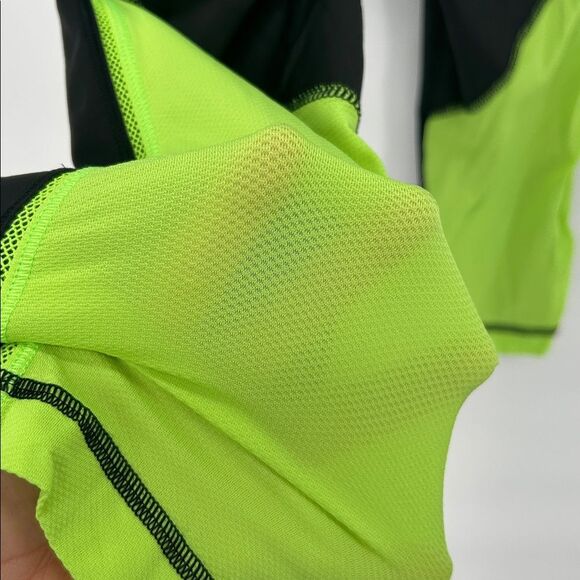 Lululemon Women's Capri Leggings Size 4 Black Black and Green Bottoms - Picture 6 of 12